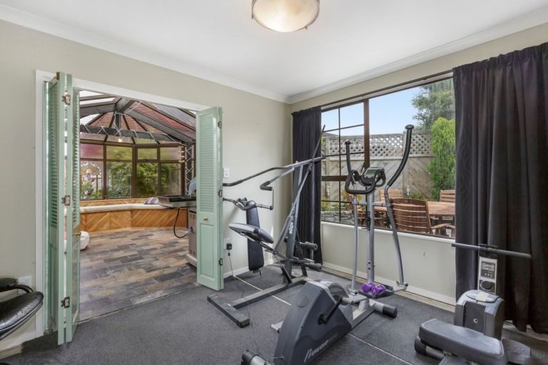 Photo of property in 17 Observatory Close, Whitby, Porirua, 5024