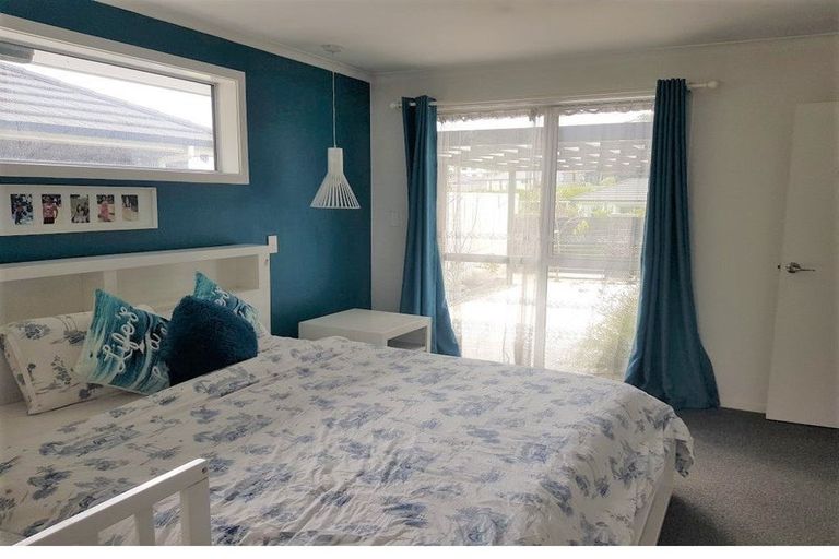 Photo of property in 17 Banks Boulevard, Whitby, Porirua, 5024