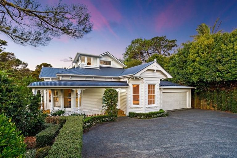 Photo of property in 20 Hebe Place, Birkenhead, Auckland, 0626