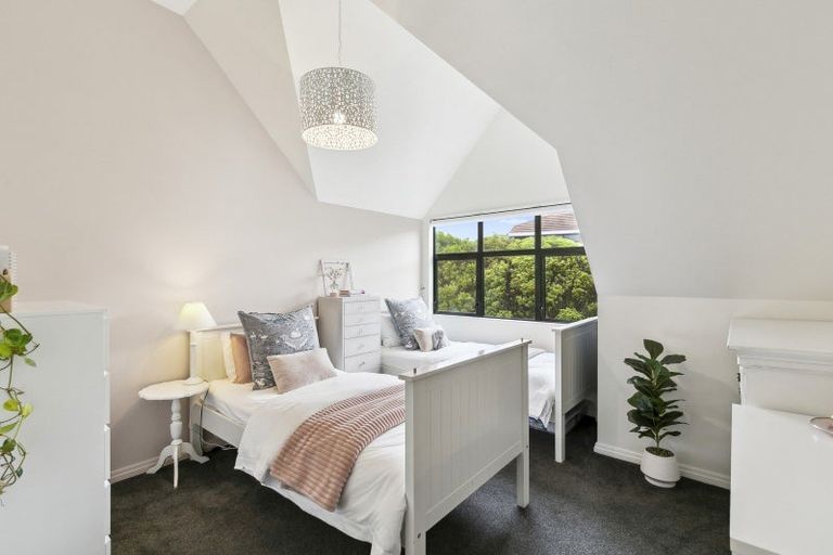 Photo of property in 125 Westchester Drive, Churton Park, Wellington, 6037