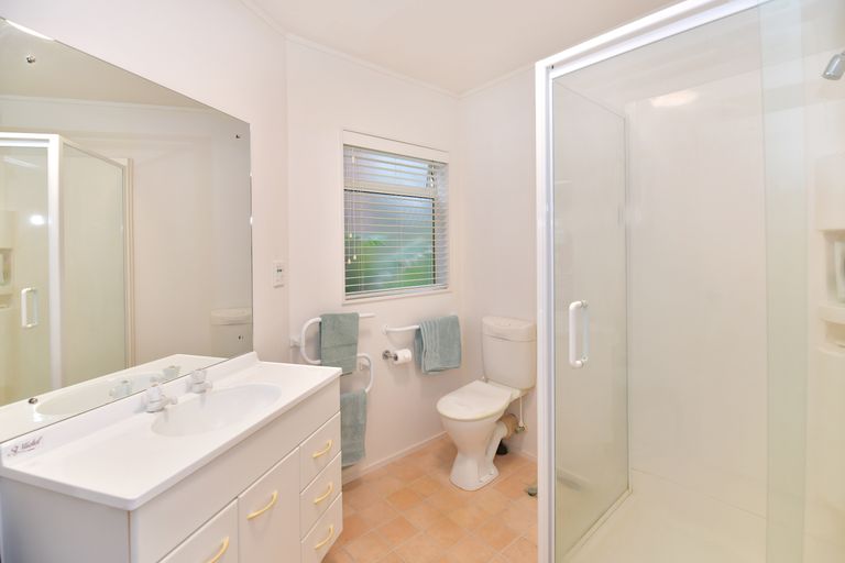 Photo of property in 8 Chalmers Close, Orewa, 0931