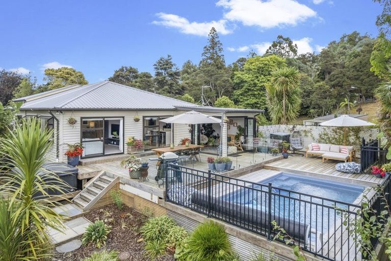 Photo of property in 8 Jays Road, Titirangi, Auckland, 0604