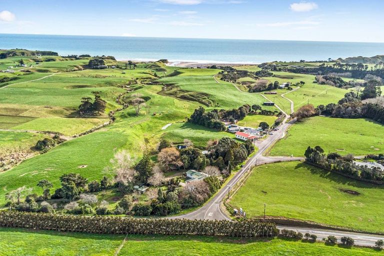 Photo of property in 9 Pukearuhe Road, Mimi, Urenui, 4377