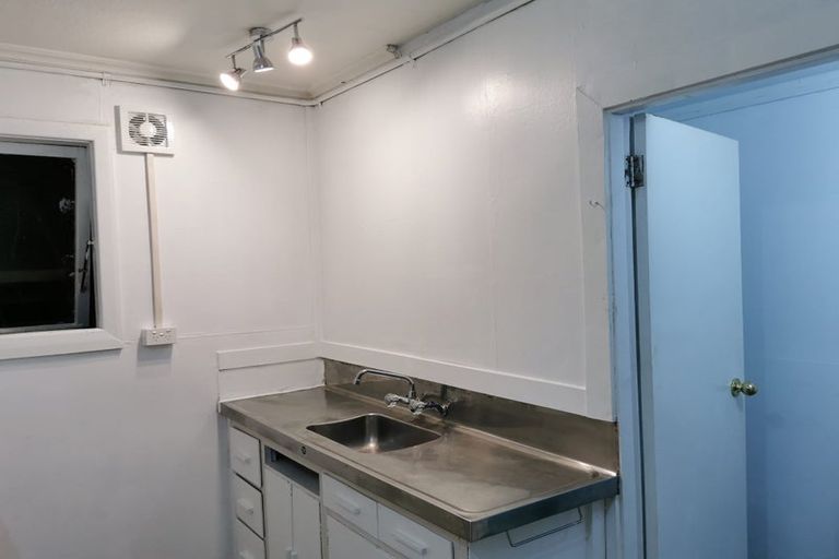 Photo of property in 88 Newlands Road, Newlands, Wellington, 6037