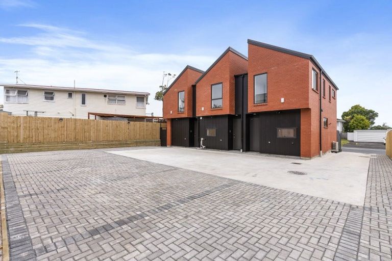 Photo of property in 121a Reeves Road, Pakuranga Heights, Auckland, 2010