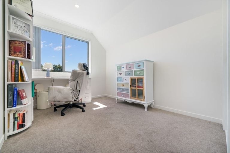 Photo of property in 7/11 Celeste Place, Totara Vale, Auckland, 0627