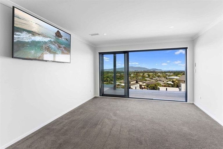 Photo of property in 95 Kakariki Grove, Waikanae, 5036