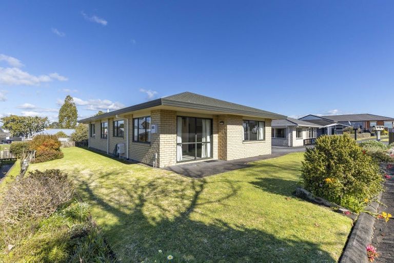 Photo of property in 2/16 Sandel Rise, Merrilands, New Plymouth, 4312