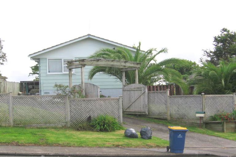 Photo of property in 15 Roick Parade, Glen Eden, Auckland, 0602
