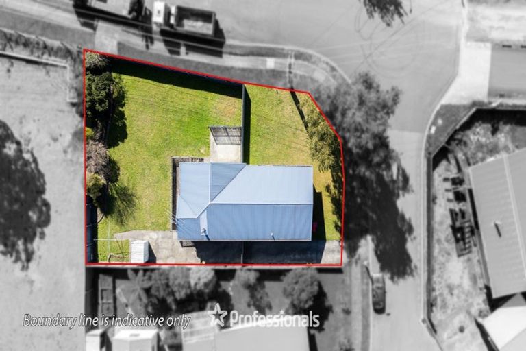 Photo of property in 1 Monarch Grove, Maoribank, Upper Hutt, 5018