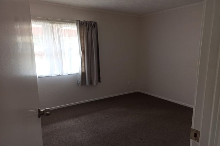 Photo of property in 2/8 Waikaremoana Place, Pakuranga Heights, Auckland, 2010