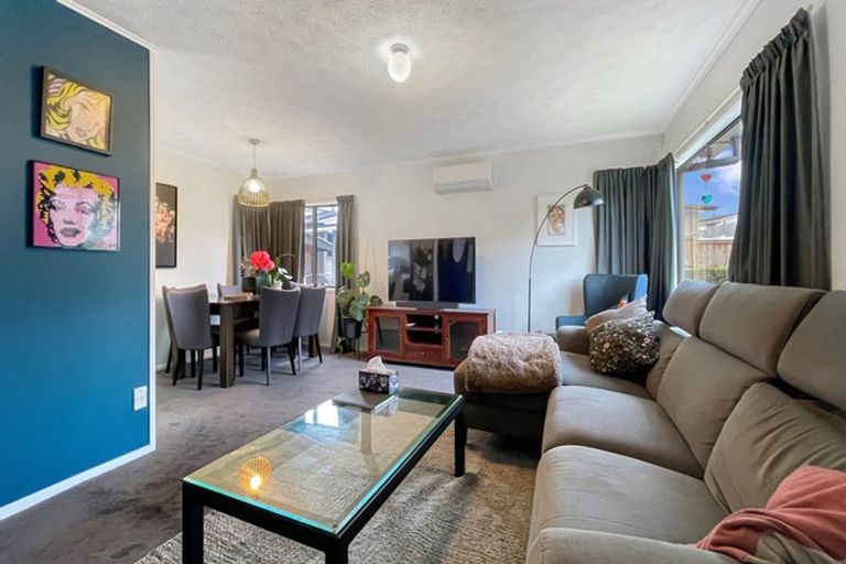 Photo of property in 7 Angeline Place, Massey, Auckland, 0614