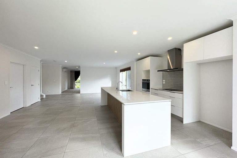 Photo of property in 2 Orowaru Avenue, Massey, Auckland, 0614