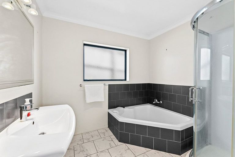 Photo of property in 57 Oteki Park Drive, Welcome Bay, Tauranga, 3112