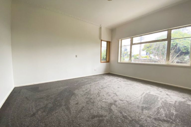 Photo of property in 277 Hobsonville Road, Hobsonville, Auckland, 0618