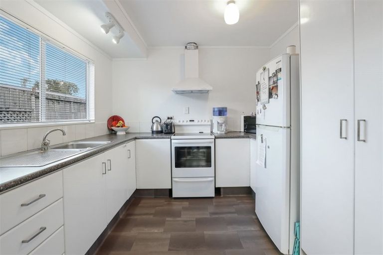 Photo of property in 69a/2 Godley Road, Green Bay, Auckland, 0604