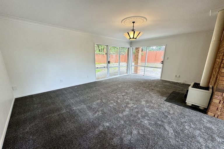 Photo of property in 6 Porter Avenue, Te Atatu South, Auckland, 0610