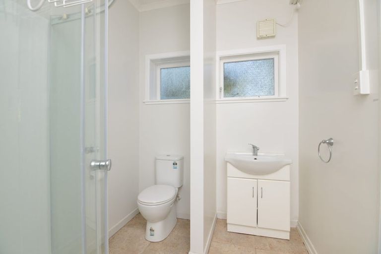 Photo of property in 35 Seaview Terrace, Northland, Wellington, 6012