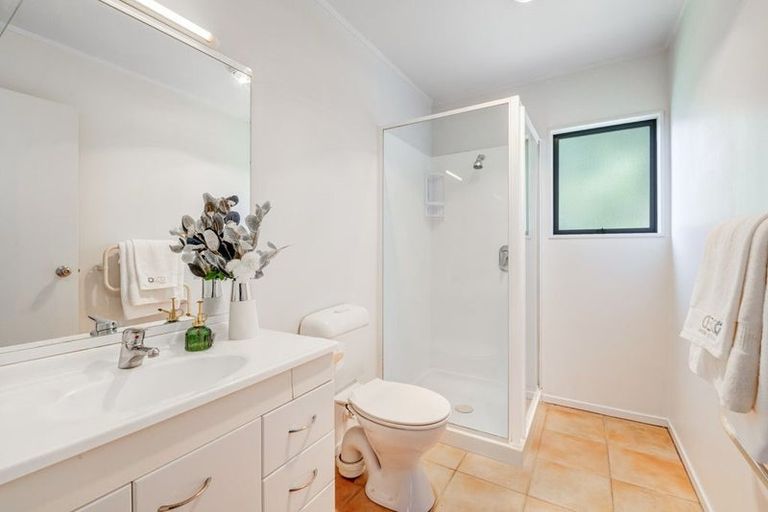 Photo of property in 11 Felicity Place, Unsworth Heights, Auckland, 0632