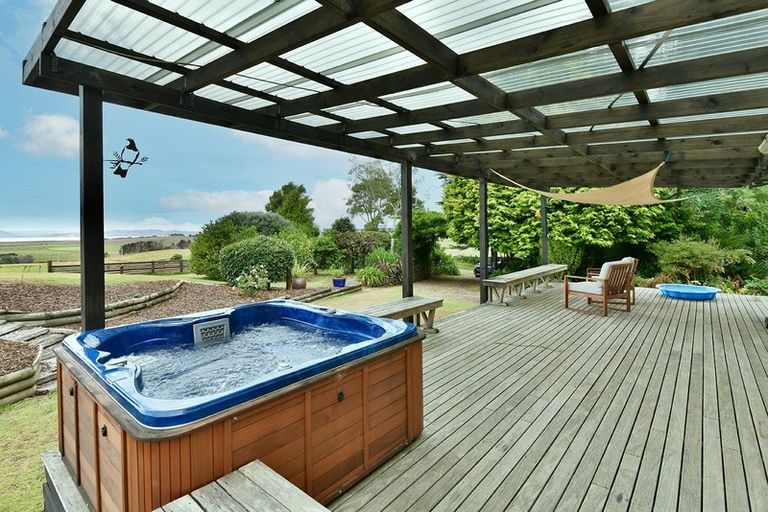 Photo of property in 1708 South Head Road, South Head, Helensville, 0874