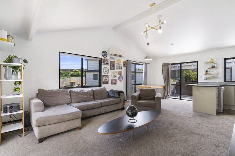 Photo of property in 2/248 Pakuranga Road, Pakuranga Heights, Auckland, 2010