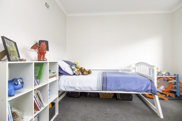 Photo of property in 26 Pegasus Place, Kelvin Grove, Palmerston North, 4414