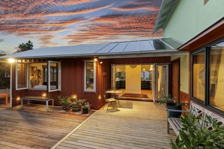 Photo of property in 12-12a Maungaraki Road, Korokoro, Lower Hutt, 5012
