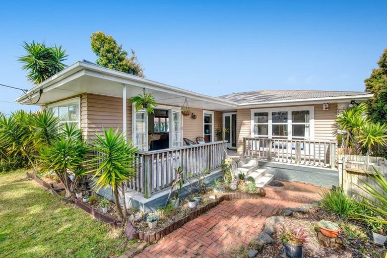 Photo of property in 1/73 Chivalry Road, Glenfield, Auckland, 0629