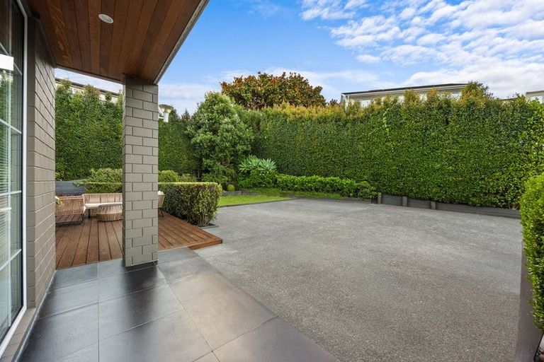 Photo of property in 4b Hilton Close, Fairview Heights, Auckland, 0632