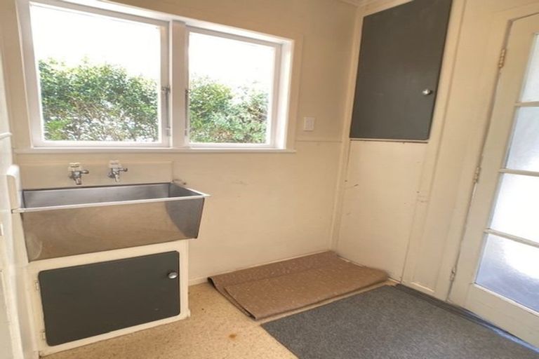 Photo of property in 50 Stottholm Road, Titirangi, Auckland, 0604