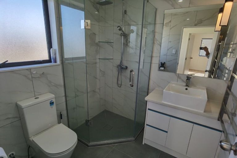 Photo of property in 46 Ayton Drive, Totara Vale, Auckland, 0629