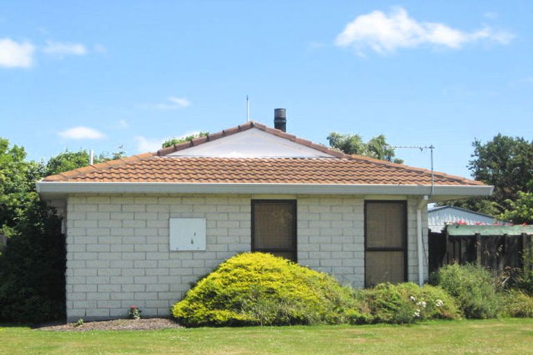 Photo of property in 18 Malabar Crescent, Broomfield, Christchurch, 8042