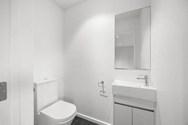 Photo of property in 60 Bordeaux Parade, Te Atatu South, Auckland, 0610