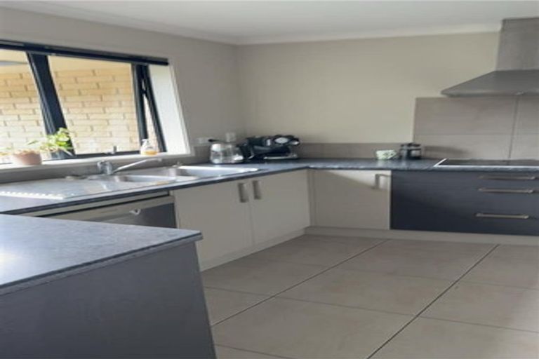 Photo of property in 32 Nielsen Gardens, Rototuna, Hamilton, 3210