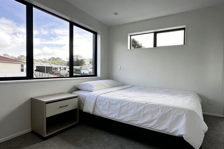Photo of property in 15b Pipitea Place, Massey, Auckland, 0614