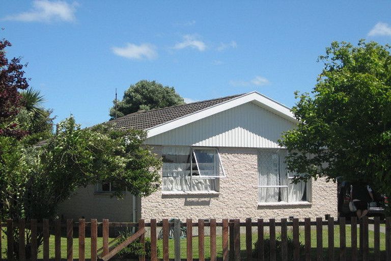 Photo of property in 14 Malabar Crescent, Broomfield, Christchurch, 8042