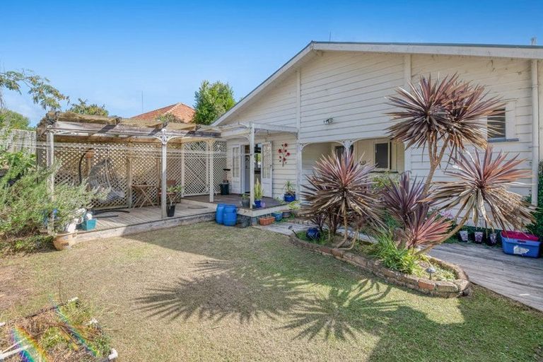 Photo of property in 23 Mangakura Road, Helensville, 0800