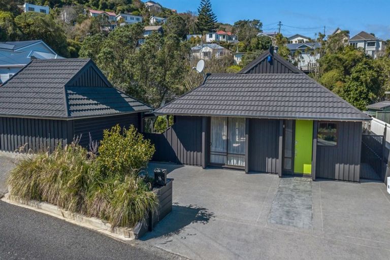 Photo of property in 16 Omar Street, Khandallah, Wellington, 6035