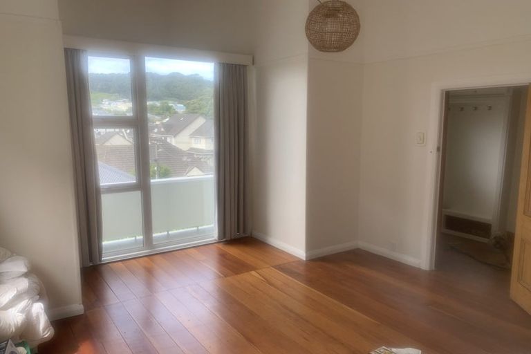 Photo of property in 37 Ara Paiwhenua, Tawa, Wellington, 5028