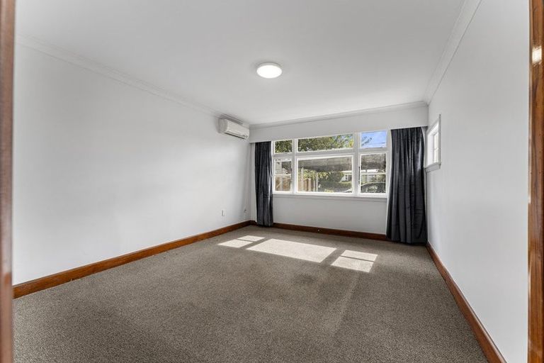 Photo of property in 43 Aorangi Road, Bryndwr, Christchurch, 8053