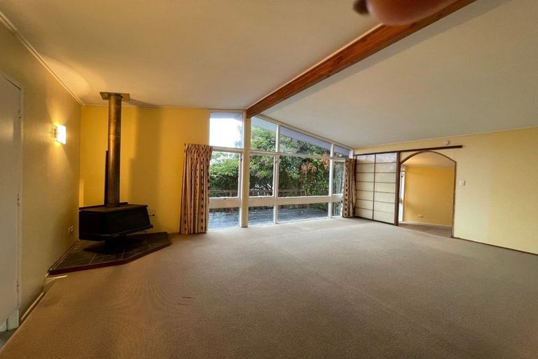 Photo of property in 17 Ellice Road, Totara Vale, Auckland, 0629
