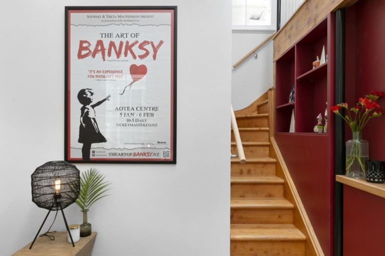 Photo of property in 10 Ranfurly Terrace, Mount Cook, Wellington, 6021