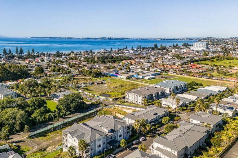 Photo of property in 72 Landmark Terrace, Orewa, 0931