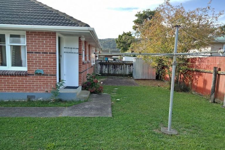 Photo of property in 4/64 Gibbons Street, Ebdentown, Upper Hutt, 5018