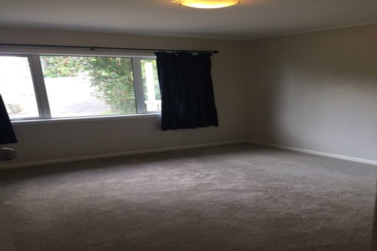 Photo of property in 26 Tawhana Crescent, Red Beach, 0932