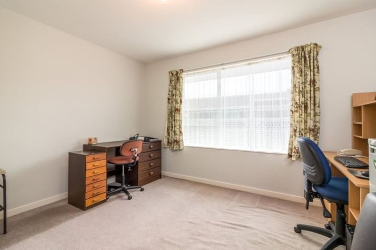 Photo of property in 17 Omega Place, Casebrook, Christchurch, 8051