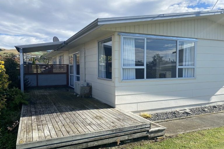 Photo of property in 16 Gilmour Place, Taradale, Napier, 4112