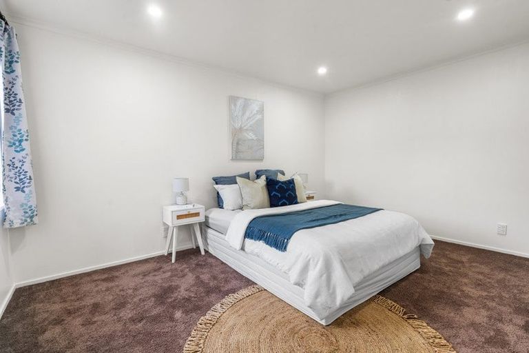 Photo of property in 10 Honeysuckle Place, Northcote, Christchurch, 8052