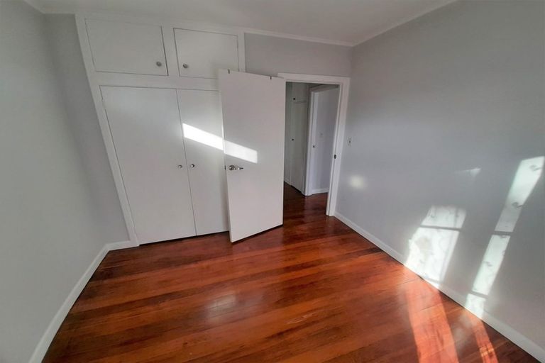 Photo of property in 2/35 Neal Avenue, Glenfield, Auckland, 0629
