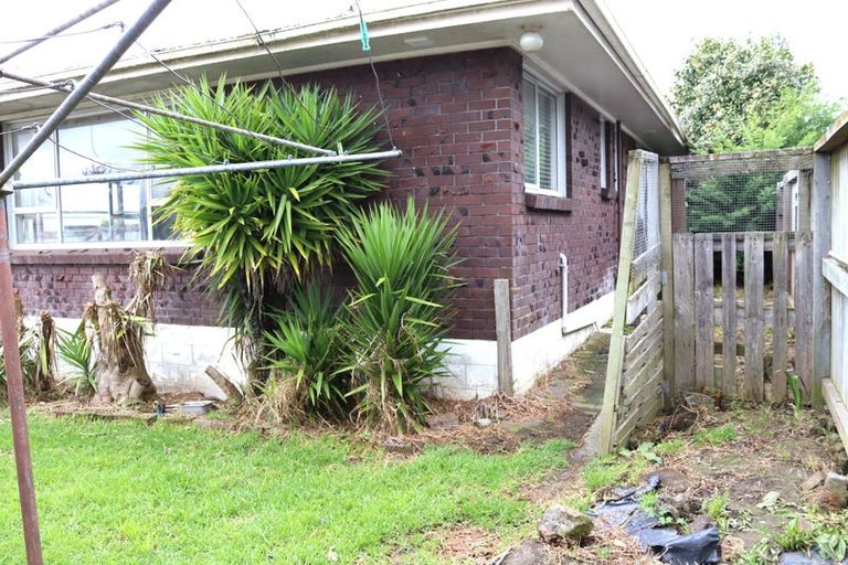 Photo of property in 2/199 Henderson Valley Road, Henderson, Auckland, 0612